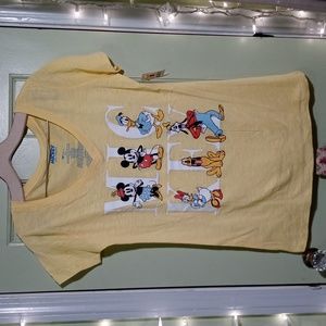 Women's Disney Mickey and Friends soft yellow v neck Sm T-shirt 👕